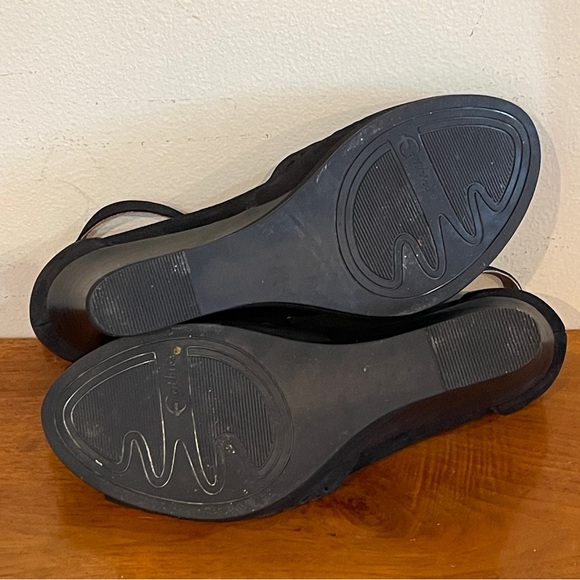 Wedge Earthies Black T Strap Shoes  Cutout Pattern - Picture 7 of 8